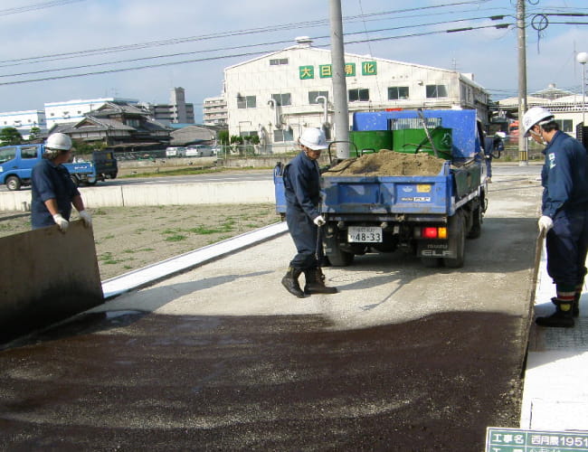 写真：道路改良工事