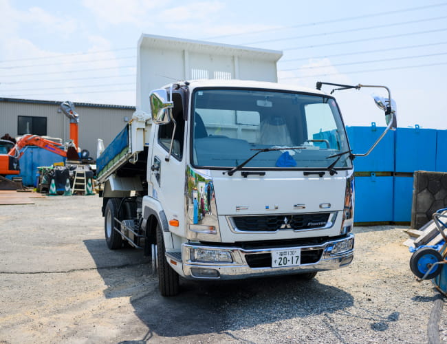 写真：ダンプカー